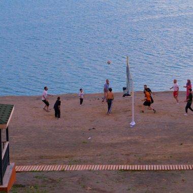 Acı ve tuzlu suya ilgi yoğun! Konya'nın doğal plajı: Acıgöl