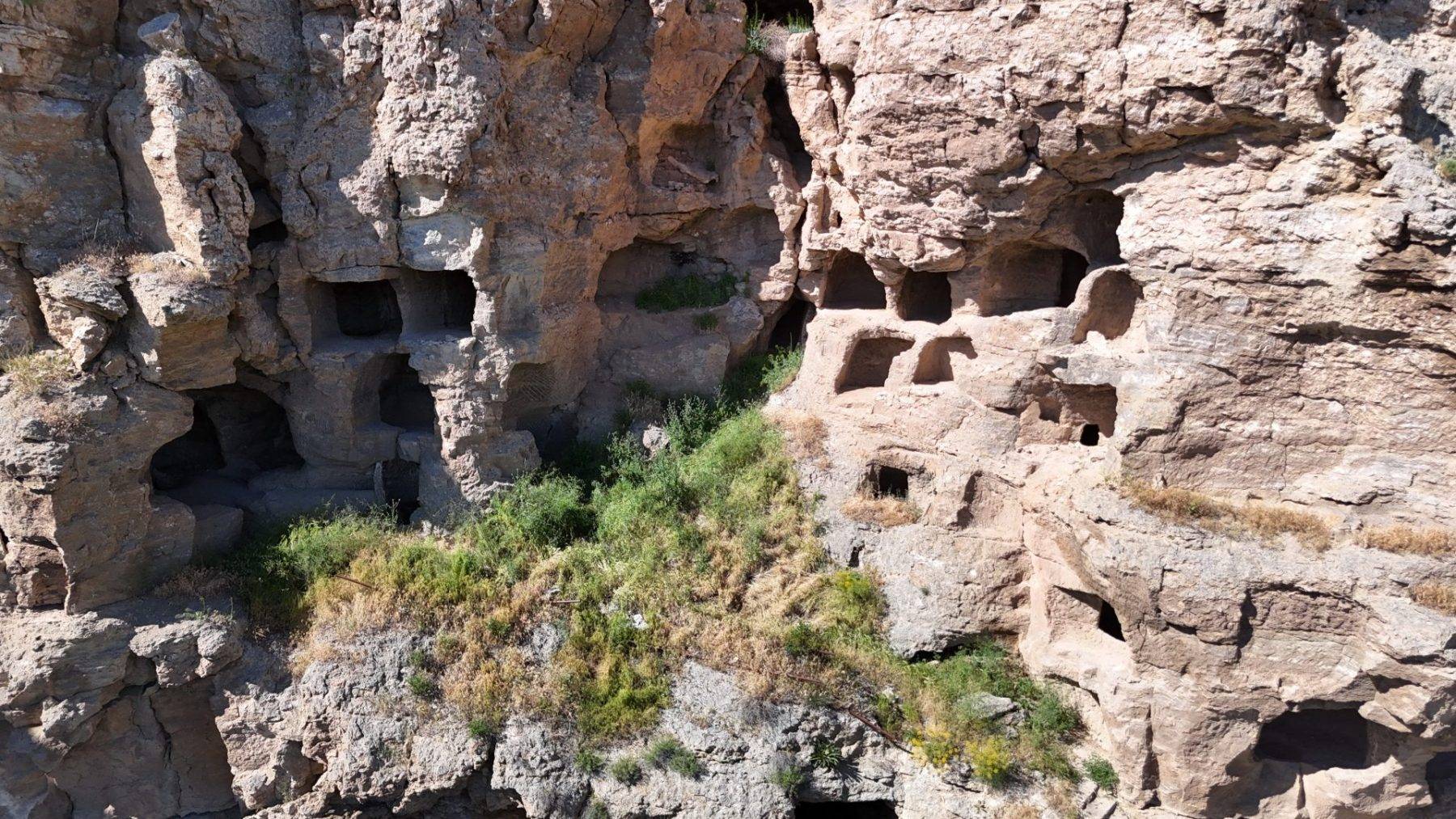 Yer: Sivas! 3 bin yıllık apartmanı görenler hayran kalıyor