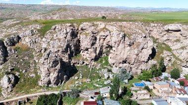 Yer: Sivas! 3 bin yıllık apartmanı görenler hayran kalıyor