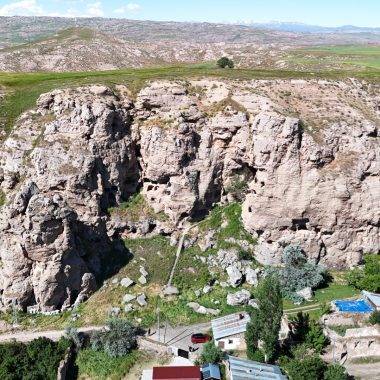 Yer: Sivas! 3 bin yıllık apartmanı görenler hayran kalıyor