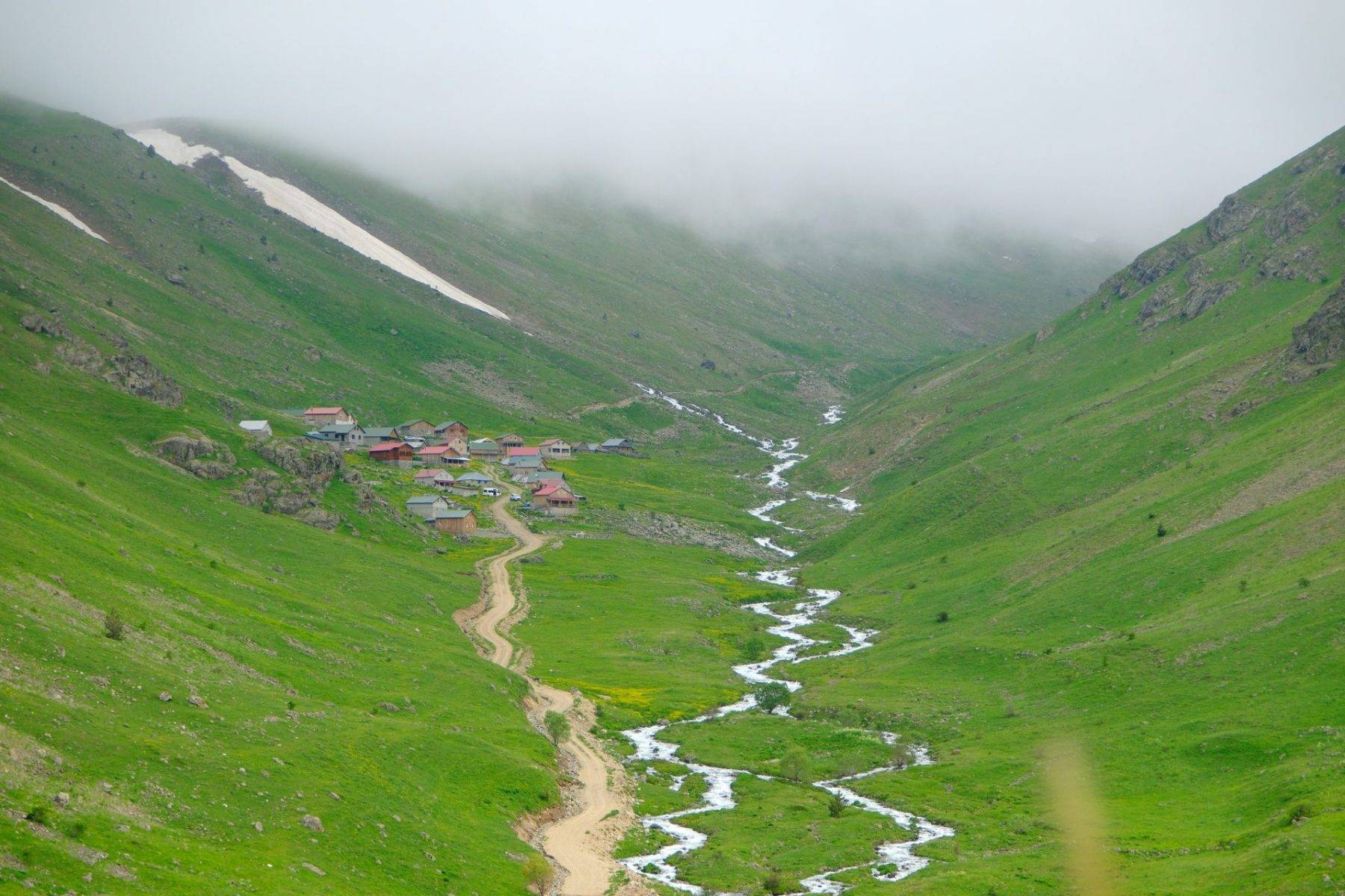 Görenin İsviçre sandığı Karadeniz yaylası mest etti! Dulağa Yaylası baharda coştu