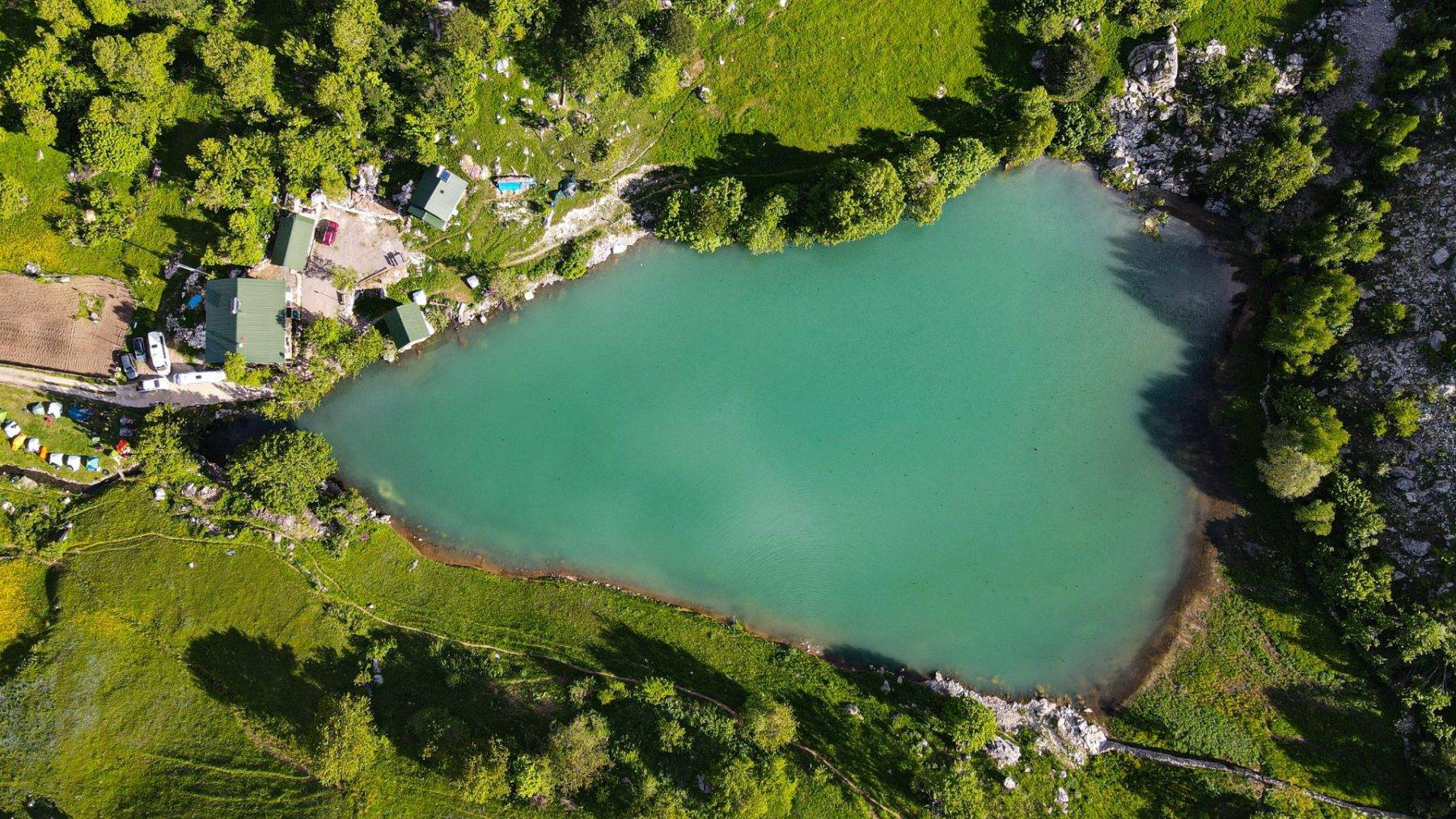 Ahşap evler, eşsiz tabiat ve korunmuş kültür! Artvin'in Maden köyü mest ediyor