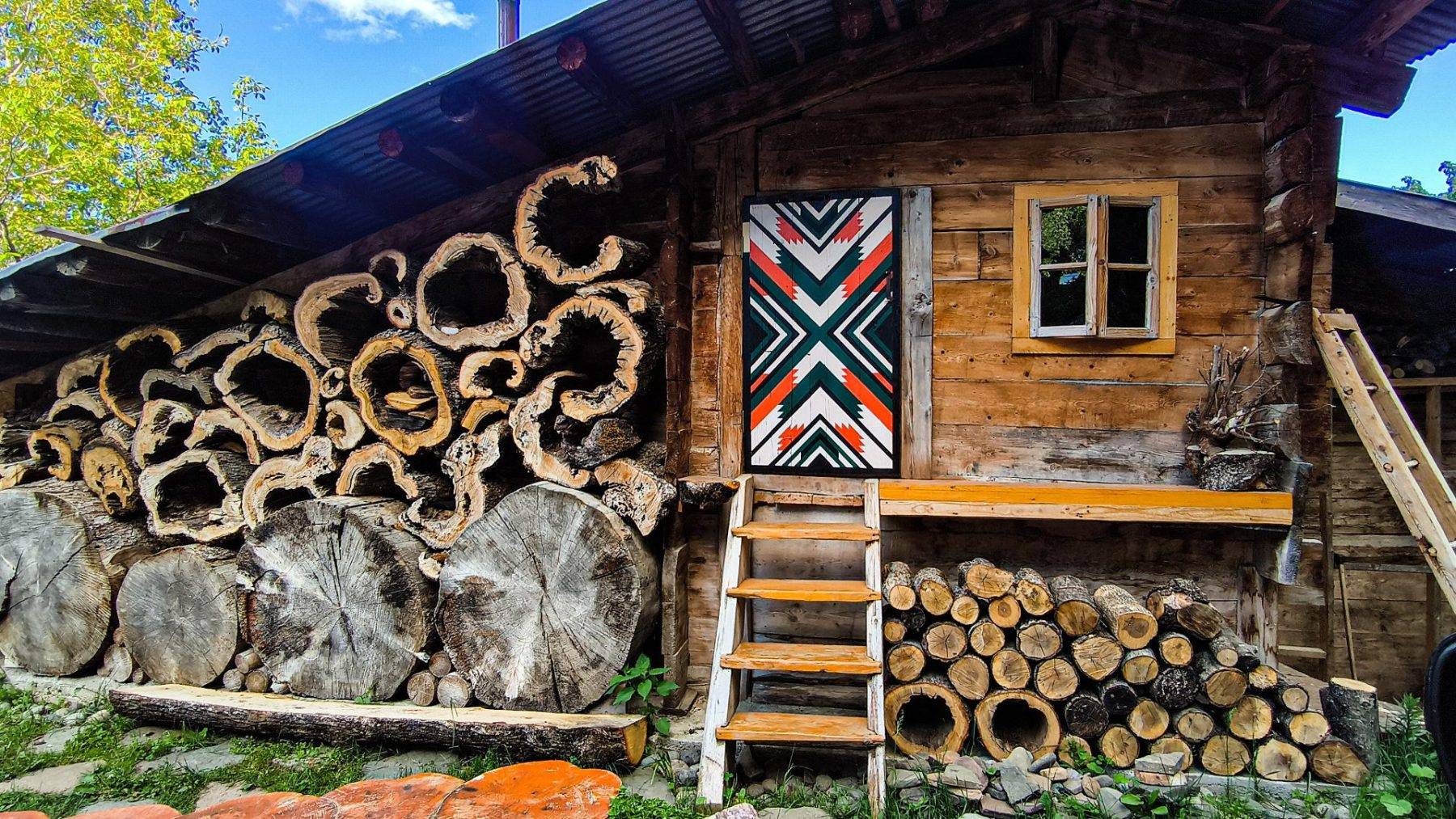 Ahşap evler, eşsiz tabiat ve korunmuş kültür! Artvin'in Maden köyü mest ediyor