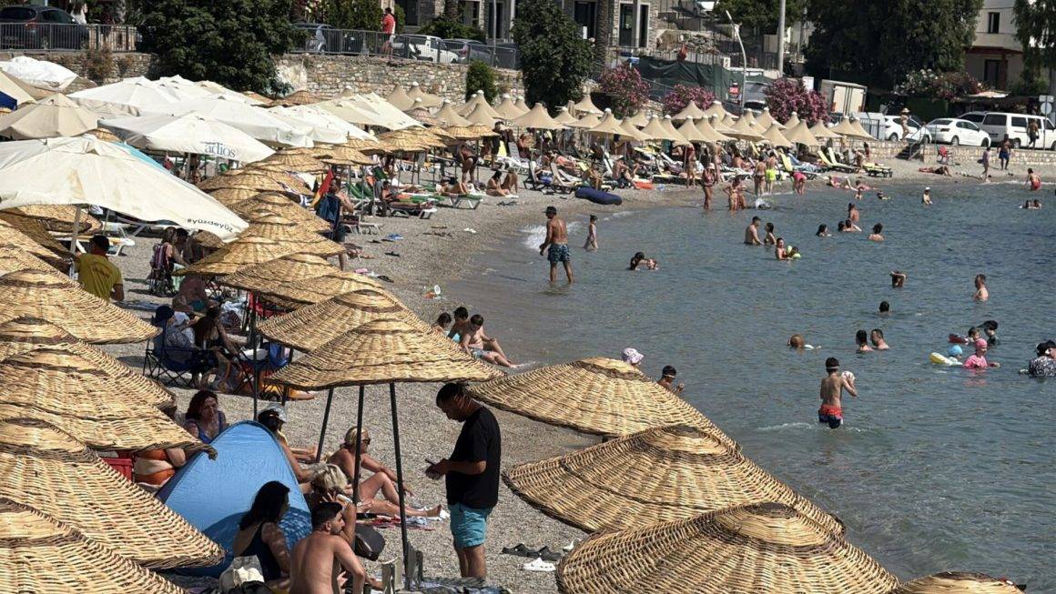 Tatil sezonu başladı, Bodrum'un ünlü plajları doldu taştı