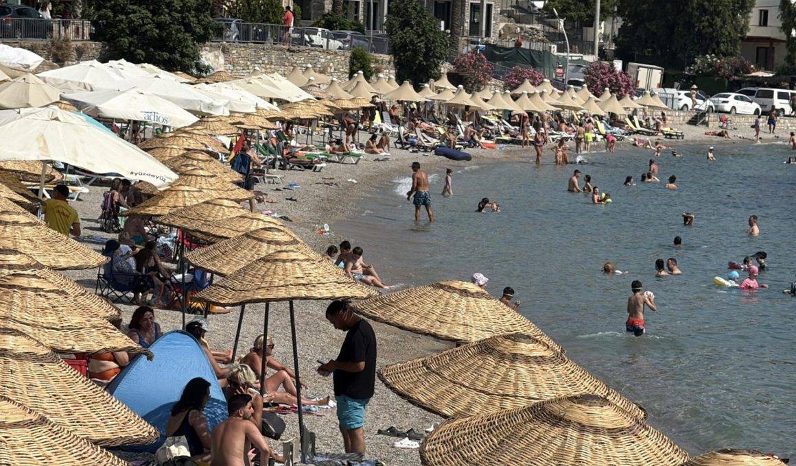 Tatil sezonu başladı, Bodrum'un ünlü plajları doldu taştı