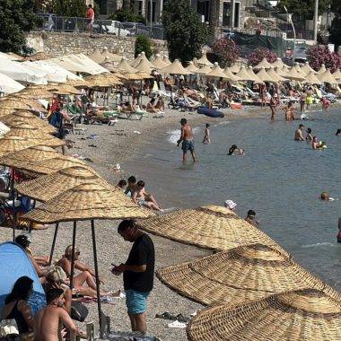 Tatil sezonu başladı, Bodrum'un ünlü plajları doldu taştı