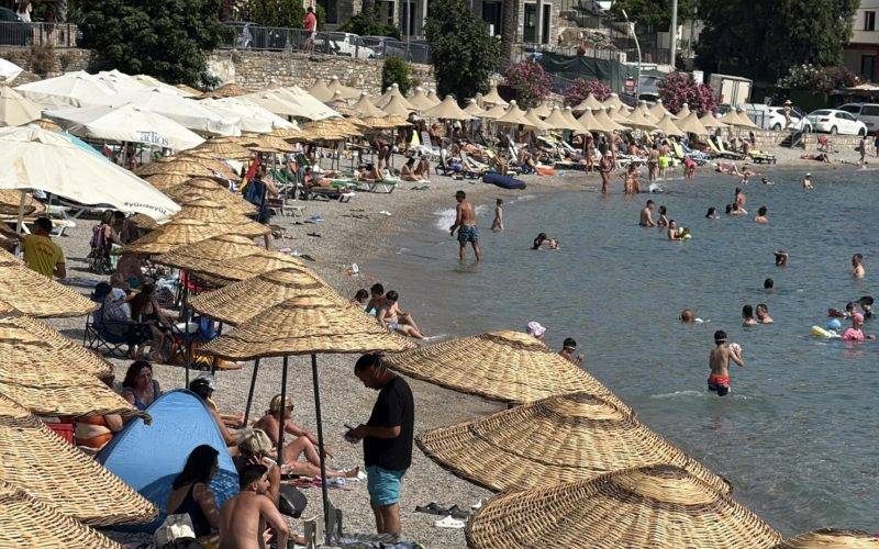 Tatil sezonu başladı, Bodrum'un ünlü plajları doldu taştı