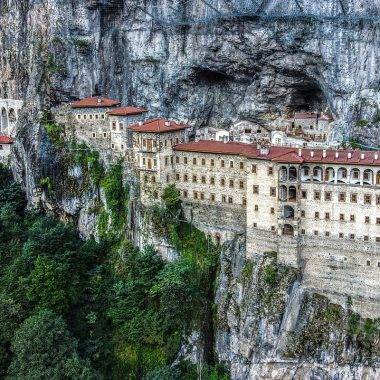 Çalışmalar tamamlandı, Sümela Manastırı tekrardan ziyaretçilere açıldı