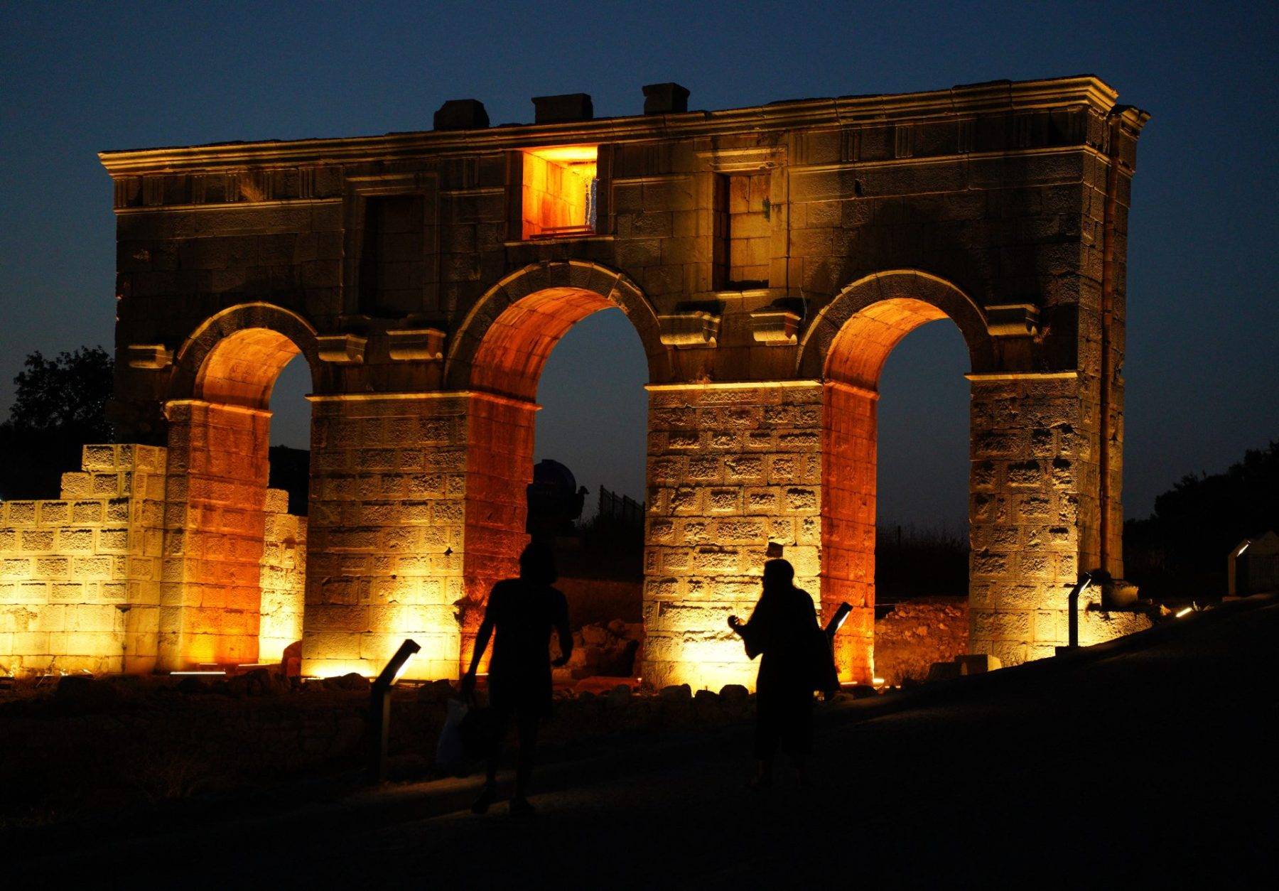 Patara Antik Kenti gece müzeciliği ile masalsı bir görünüme kavuştu