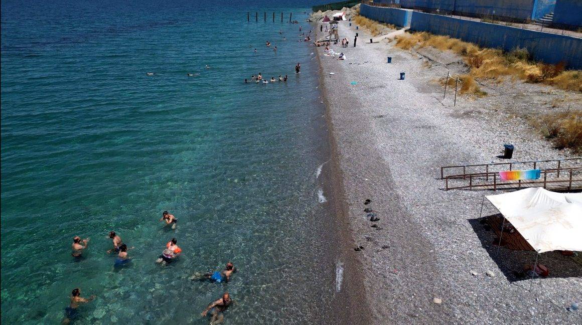 Türkiye'de tek! Göl kıyısındaki tek mavi bayraklı plaj turistlerin uğrak noktası