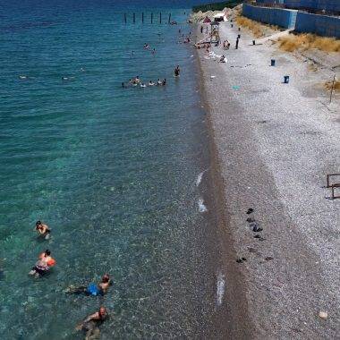 Türkiye'de tek! Göl kıyısındaki tek mavi bayraklı plaj turistlerin uğrak noktası