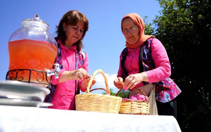 Osmanlı'dan günümüze ulaşan Isparta'nın geleneksel lezzeti: Gül şerbeti
