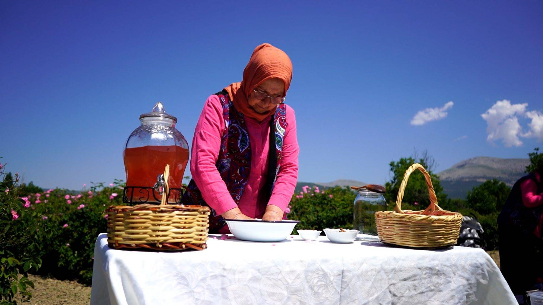 Osmanlı'dan günümüze ulaşan Isparta'nın geleneksel lezzeti: Gül şerbeti