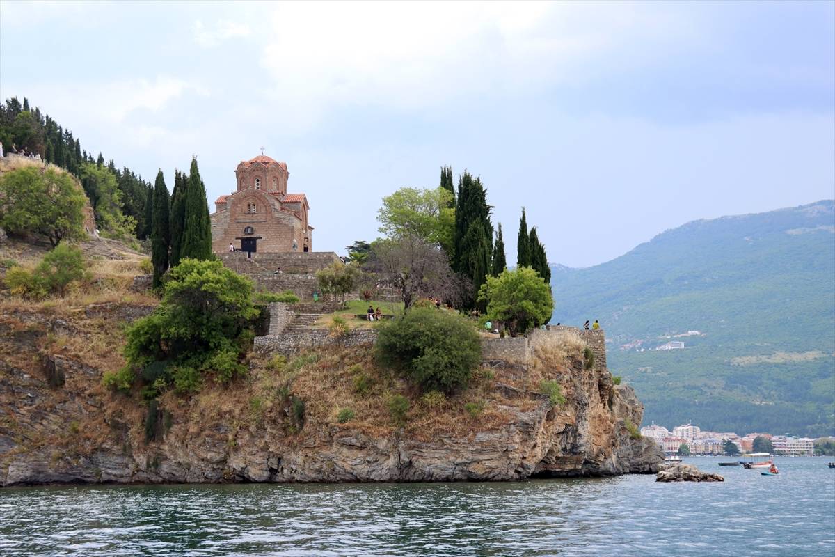 Kuzey Makedonya'nın gözde turizm merkezilerinden Ohri şehrinde turist yoğunluğu