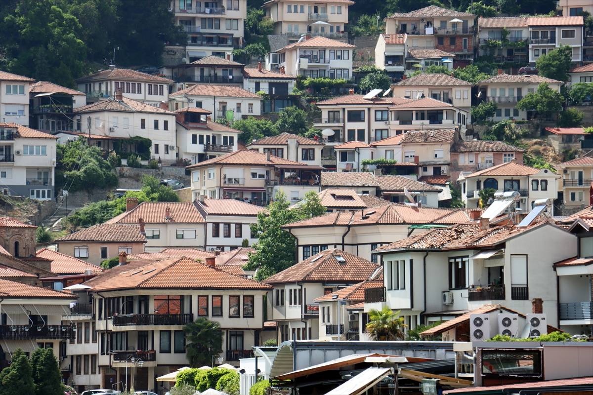 Kuzey Makedonya'nın gözde turizm merkezilerinden Ohri şehrinde turist yoğunluğu