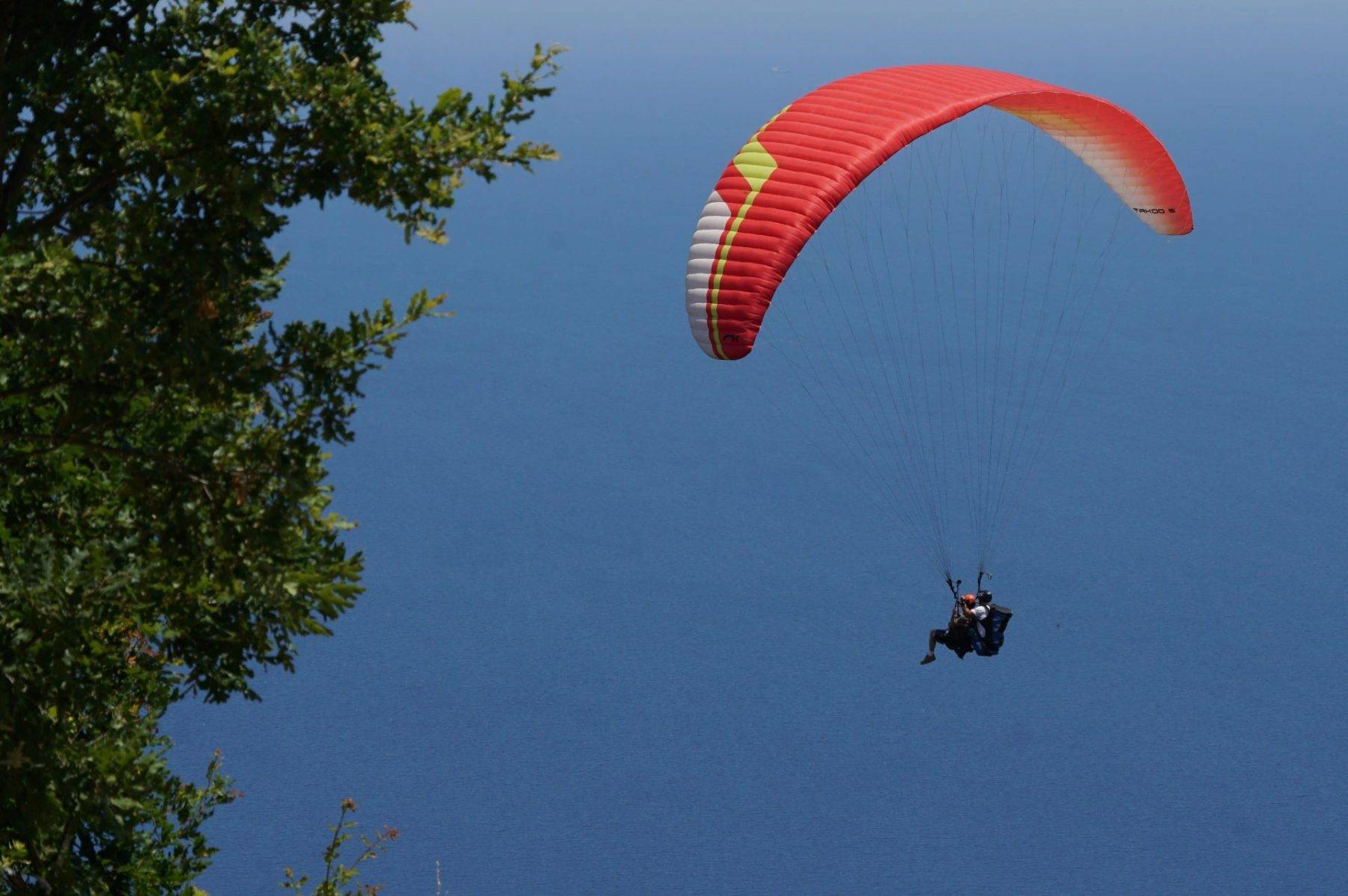 Adrenalin tutkunları akın etti! Yamaç paraşütü için ilk tercih: Uçmakdere