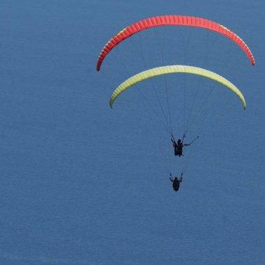 Adrenalin tutkunları akın etti! Yamaç paraşütü için ilk tercih: Uçmakdere