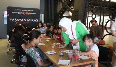 Çocukların hayal dünyası çini sanatı ile buluştu: Sakarya Kültür Yolu Festivali devam ediyor