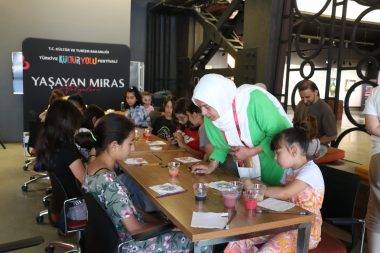 Çocukların hayal dünyası çini sanatı ile buluştu: Sakarya Kültür Yolu Festivali devam ediyor