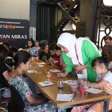 Çocukların hayal dünyası çini sanatı ile buluştu: Sakarya Kültür Yolu Festivali devam ediyor