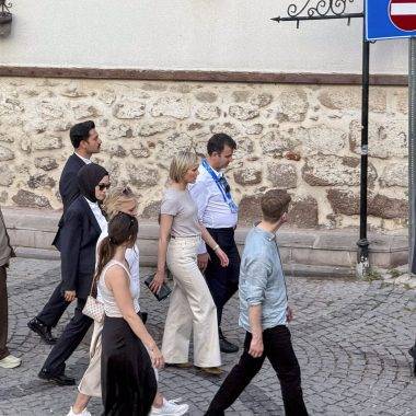 Oyun havasıyla karşılandı: İzlanda Başbakanı Frostadottir Ankara Kalesi'ni arşınladı