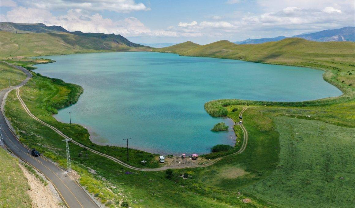 Köylü gözü gibi bakıyor: Deniz gölü eşsiz güzelliği ile mest ediyor