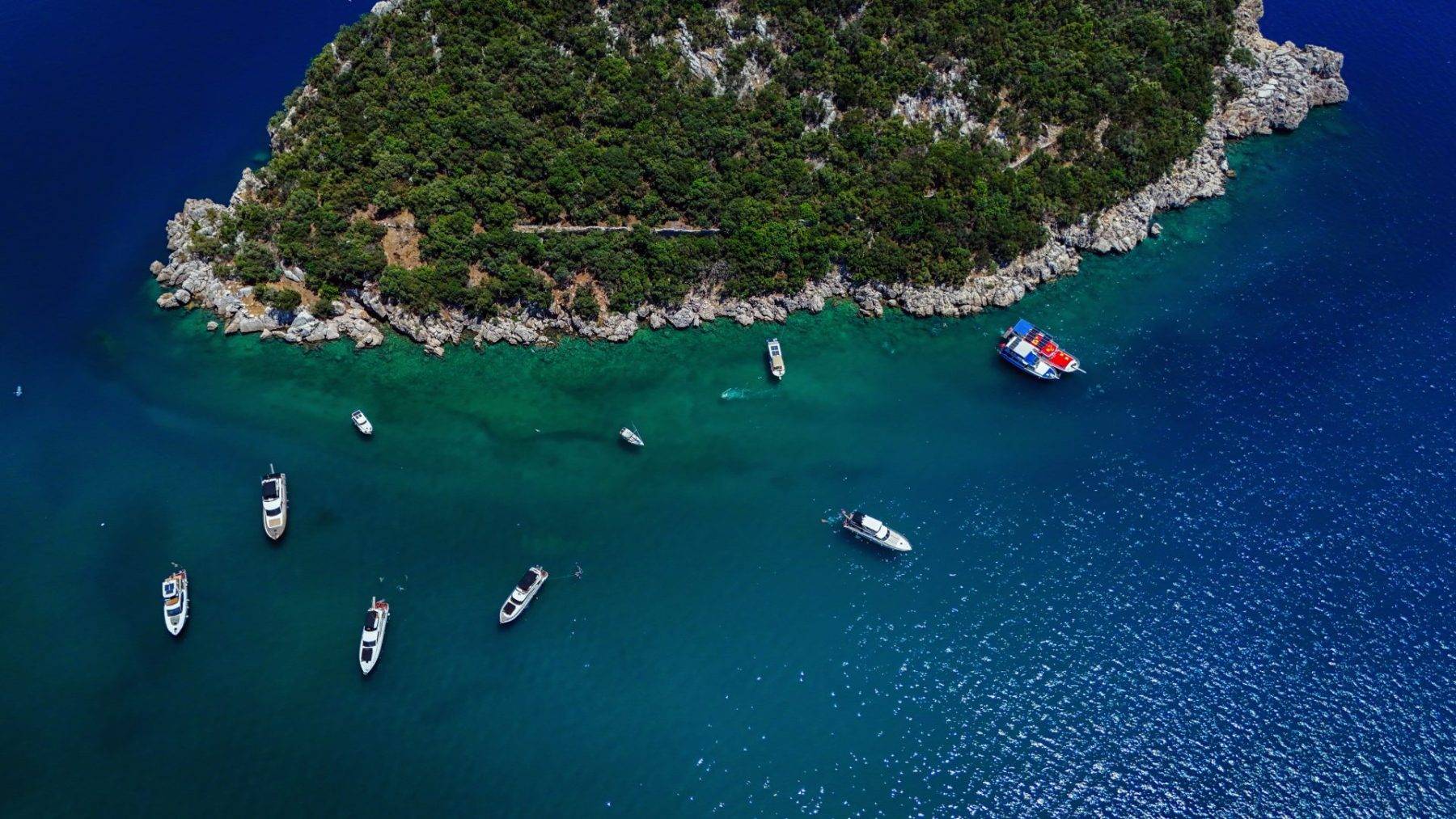 Antalya'da tur tekneleri ve yatların favori adresi: Sıçan Adası