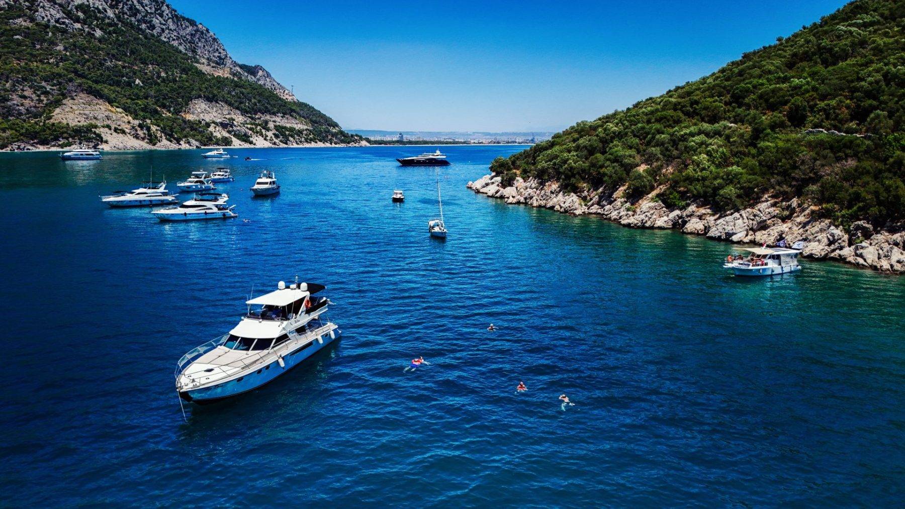 Antalya'da tur tekneleri ve yatların favori adresi: Sıçan Adası