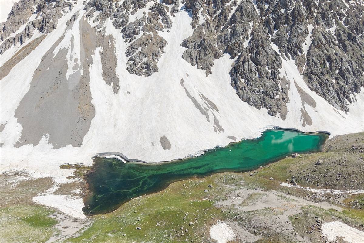 Saatlerce yürüyerek ulaşılan manzaralar! Tunceli'nin buzul gölleri doğaseverlerin rotasında