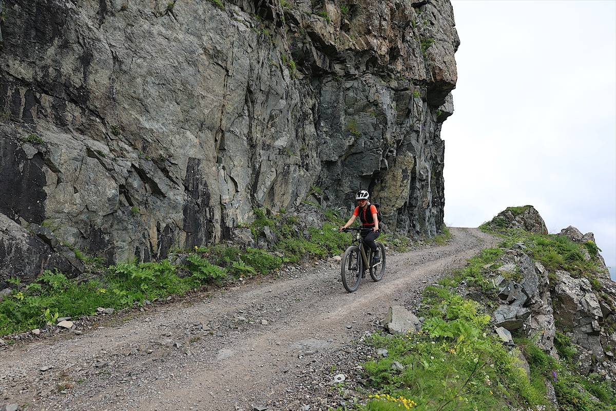Dünyanın en tehlikeli yollarından biri! Derebaşı virajları maceracıların gözdesi