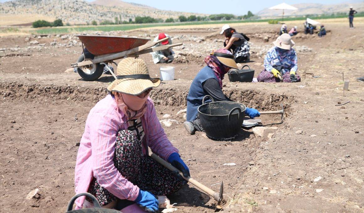 50 yılın ardından yeniden! 12 bin yıllık Çayönü Tepesi'nde kazı çalışmaları başladı