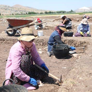 50 yılın ardından yeniden! 12 bin yıllık Çayönü Tepesi'nde kazı çalışmaları başladı
