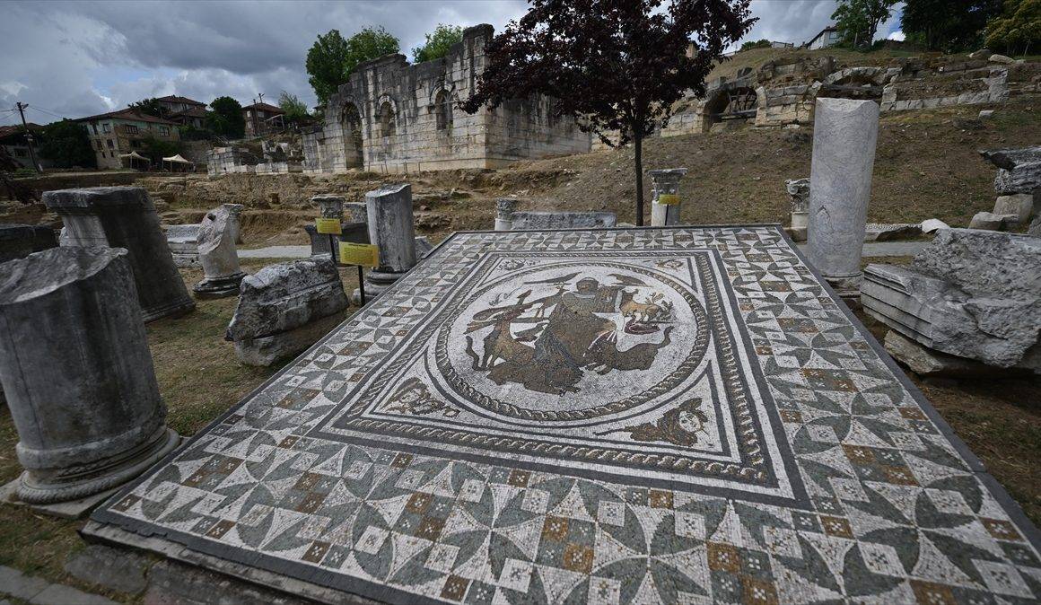 Batı Karadeniz'in Efes'i şaşırtmaya devam ediyor: Genişletilen kazılarda restorasyon başlayacak