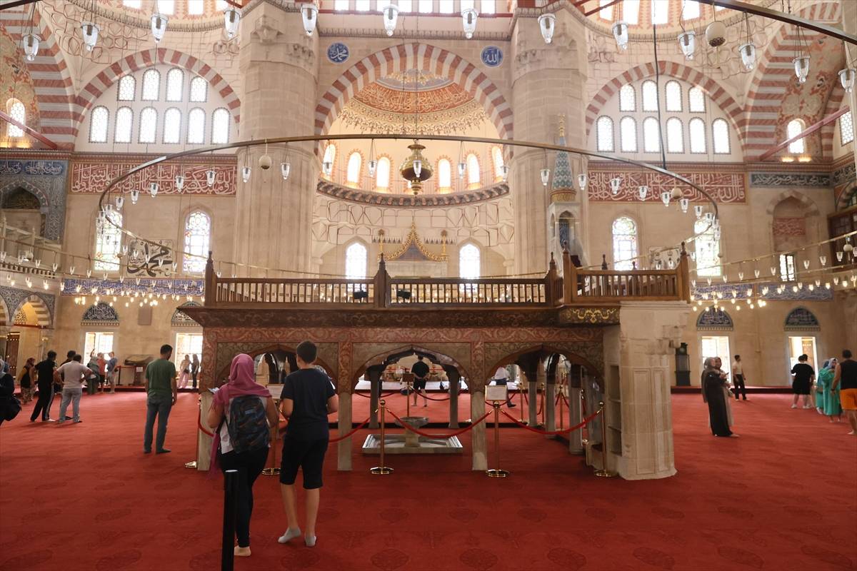 5 ayda milyonlar akın etti! Mimar Sinan'ın ustalık eseri Selimiye Camii'ne yoğun ilgi
