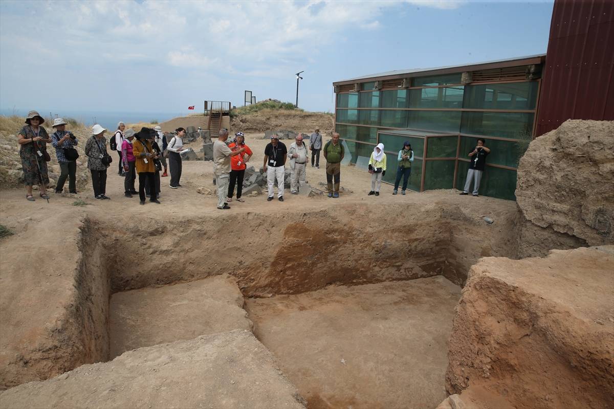 Urartuların en görkemli yapılarından: Turistler Ayanis Kalesi'ne uğramadan ayrılmıyor