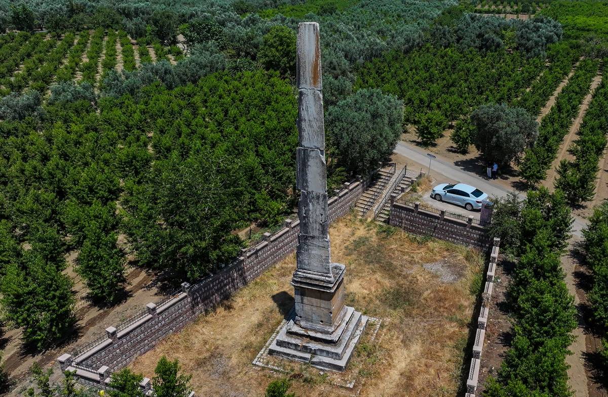 Gören anlam veremiyor! Zeytin bahçeleri ortasında 2 bin yıllık anıt mezar