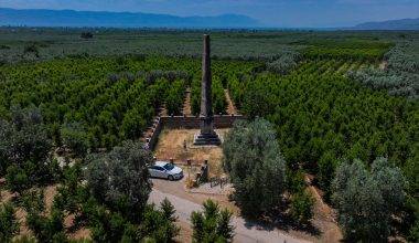 Gören anlam veremiyor! Zeytin bahçeleri ortasında 2 bin yıllık anıt mezar