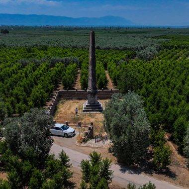 Gören anlam veremiyor! Zeytin bahçeleri ortasında 2 bin yıllık anıt mezar