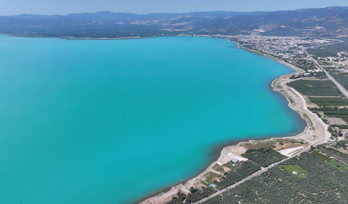 Doğa ve tarihin buluşma noktası İznik Gölü turkuaz renge büründü