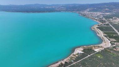 Doğa ve tarihin buluşma noktası İznik Gölü turkuaz renge büründü