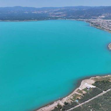 Doğa ve tarihin buluşma noktası İznik Gölü turkuaz renge büründü