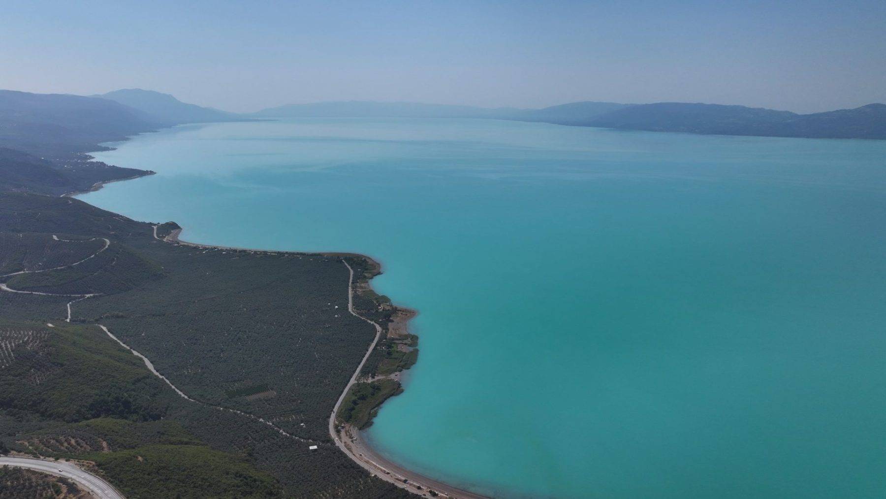 Doğa ve tarihin buluşma noktası İznik Gölü turkuaz renge büründü