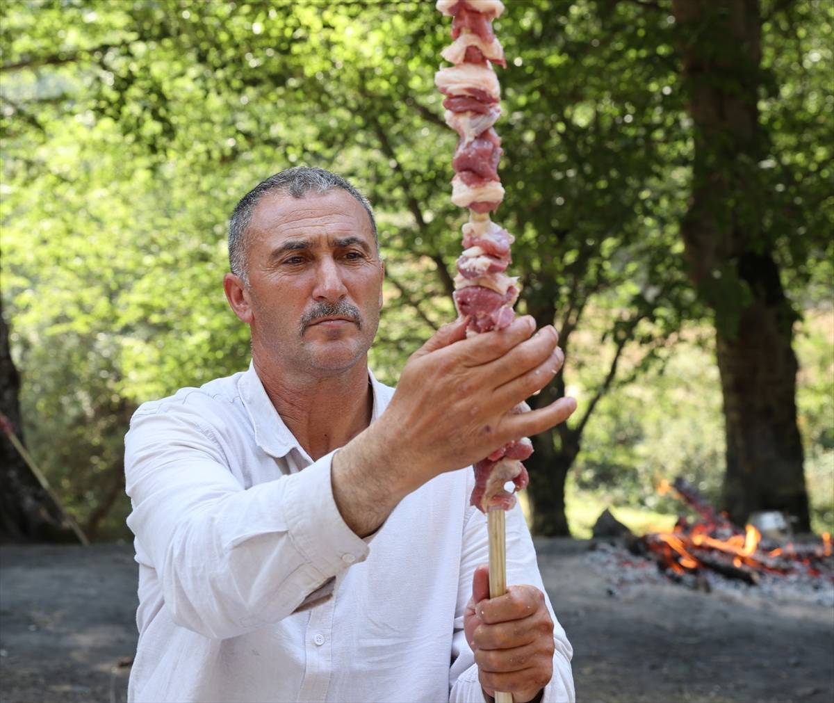 Fındık dallarında pişen, tek baharatlı Tokat lezzeti: Muhat kebabı