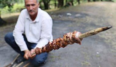 Fındık dallarında pişen, tek baharatlı Tokat lezzeti: Muhat kebabı