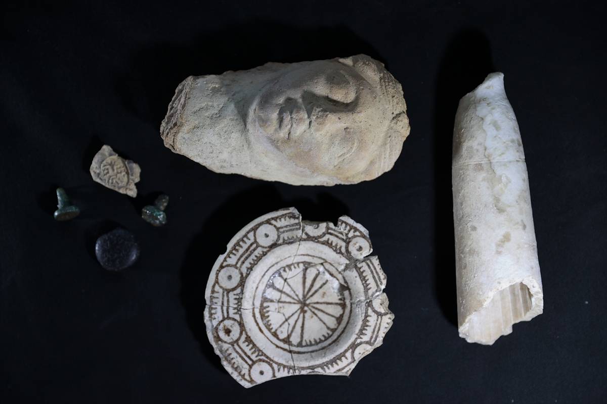 Bir benzeri Almanya'da! Altın muska Konya'daki kazılarda ortaya çıktı