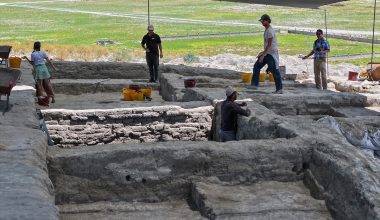 Bir benzeri Almanya'da! Altın muska Konya'daki kazılarda ortaya çıktı