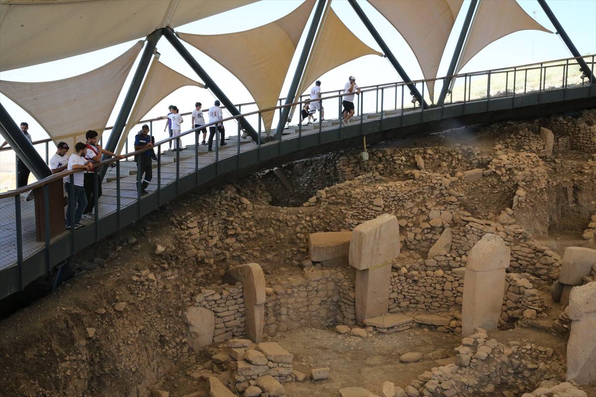 Sıcaktan kavrulan Şanlıurfa'da tarihin sıfır noktası Göbeklitepe serinliği ile dikkat çekiyor