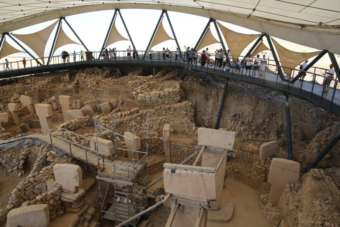 Sıcaktan kavrulan Şanlıurfa'da tarihin sıfır noktası Göbeklitepe serinliği ile dikkat çekiyor
