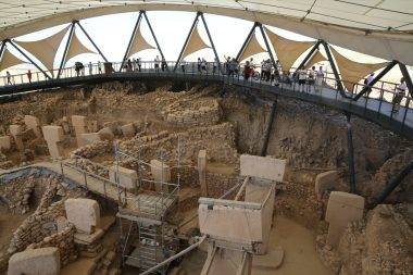 Sıcaktan kavrulan Şanlıurfa'da tarihin sıfır noktası Göbeklitepe serinliği ile dikkat çekiyor