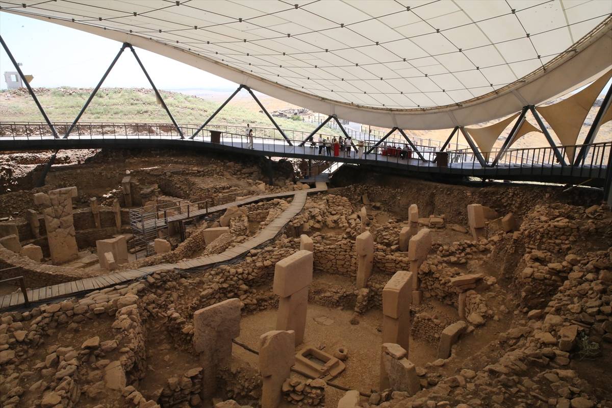 Sıcaktan kavrulan Şanlıurfa'da tarihin sıfır noktası Göbeklitepe serinliği ile dikkat çekiyor